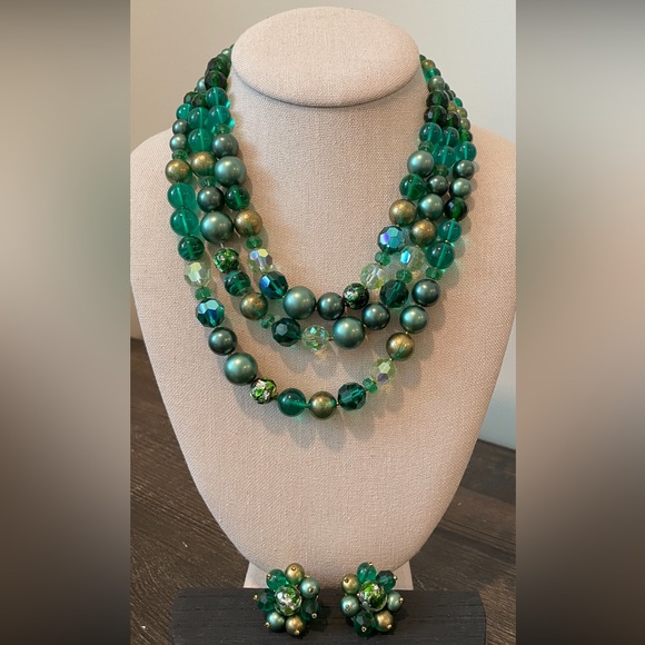 DEMARIO green crystal beaded 3 strand necklace & clip on earring set vintage - Picture 1 of 16